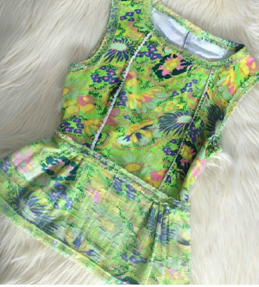 Colorful green pendulum top